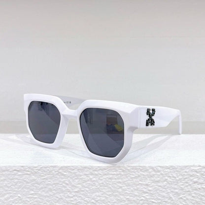 Lunettes de soleil tendance à monture carrée