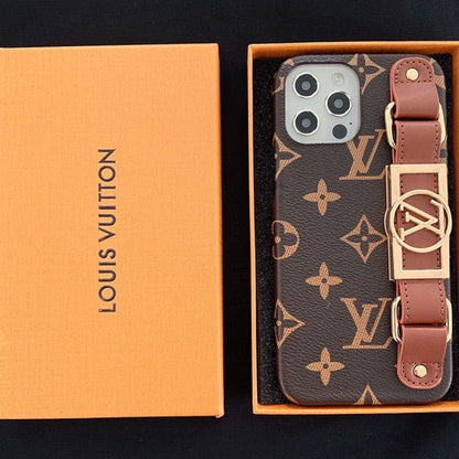 Estuche de cuero con estampado de monograma y correa para la muñeca