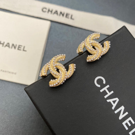 Boucles d'oreilles clous lettre perle tempérament