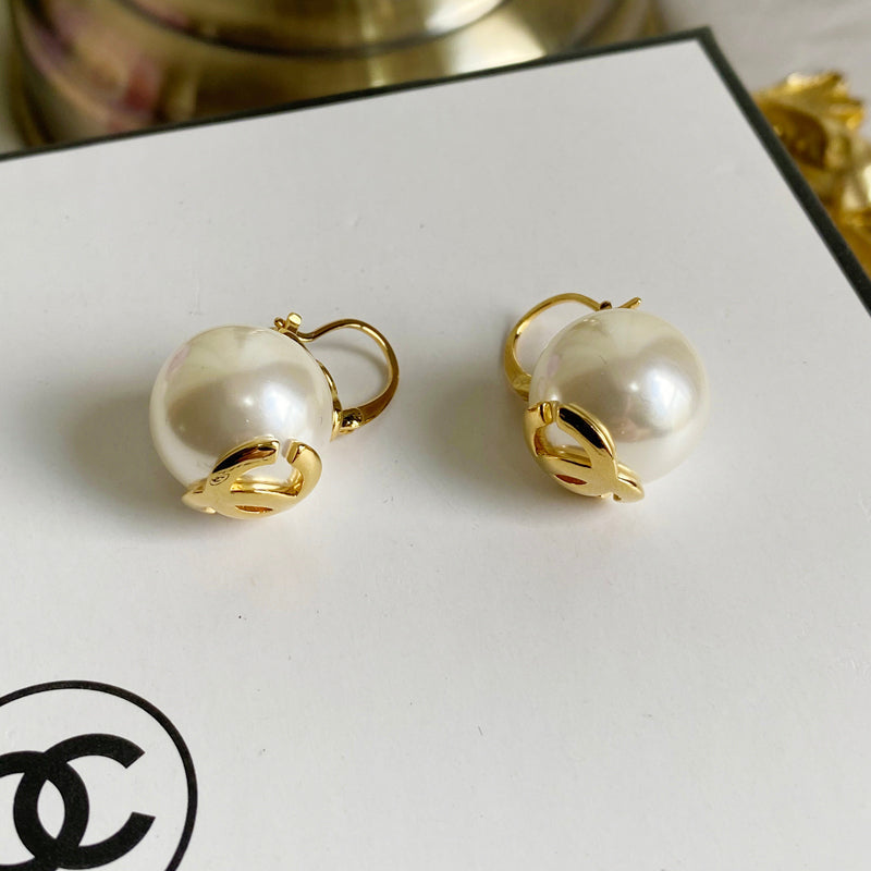 Aretes retro de perlas con baño de oro