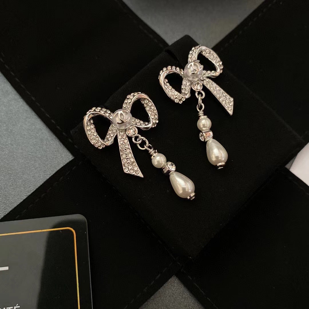 Pendientes de lazo con diamantes de cristal y temperamento
