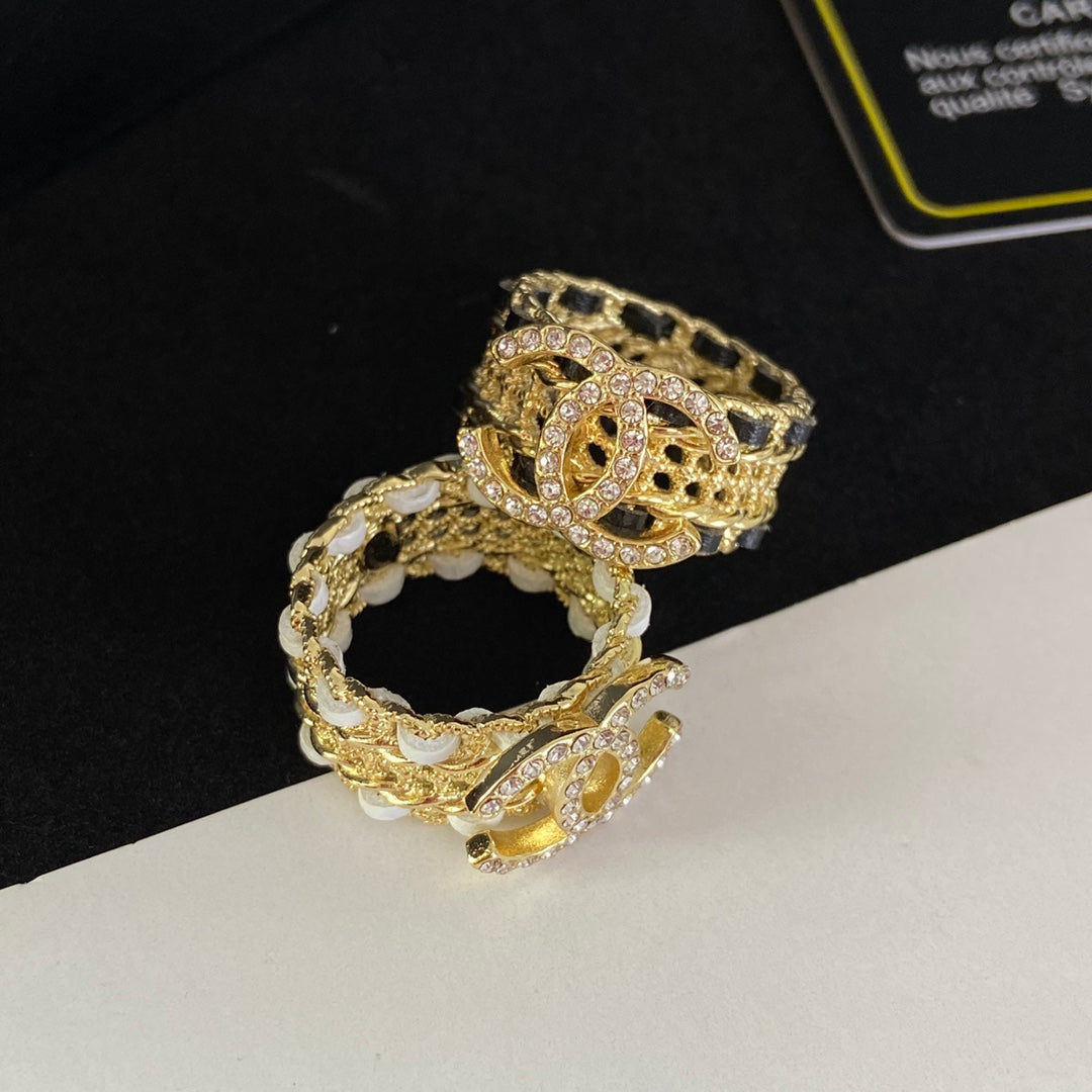 Anillo de cuero con temperamento fuerte