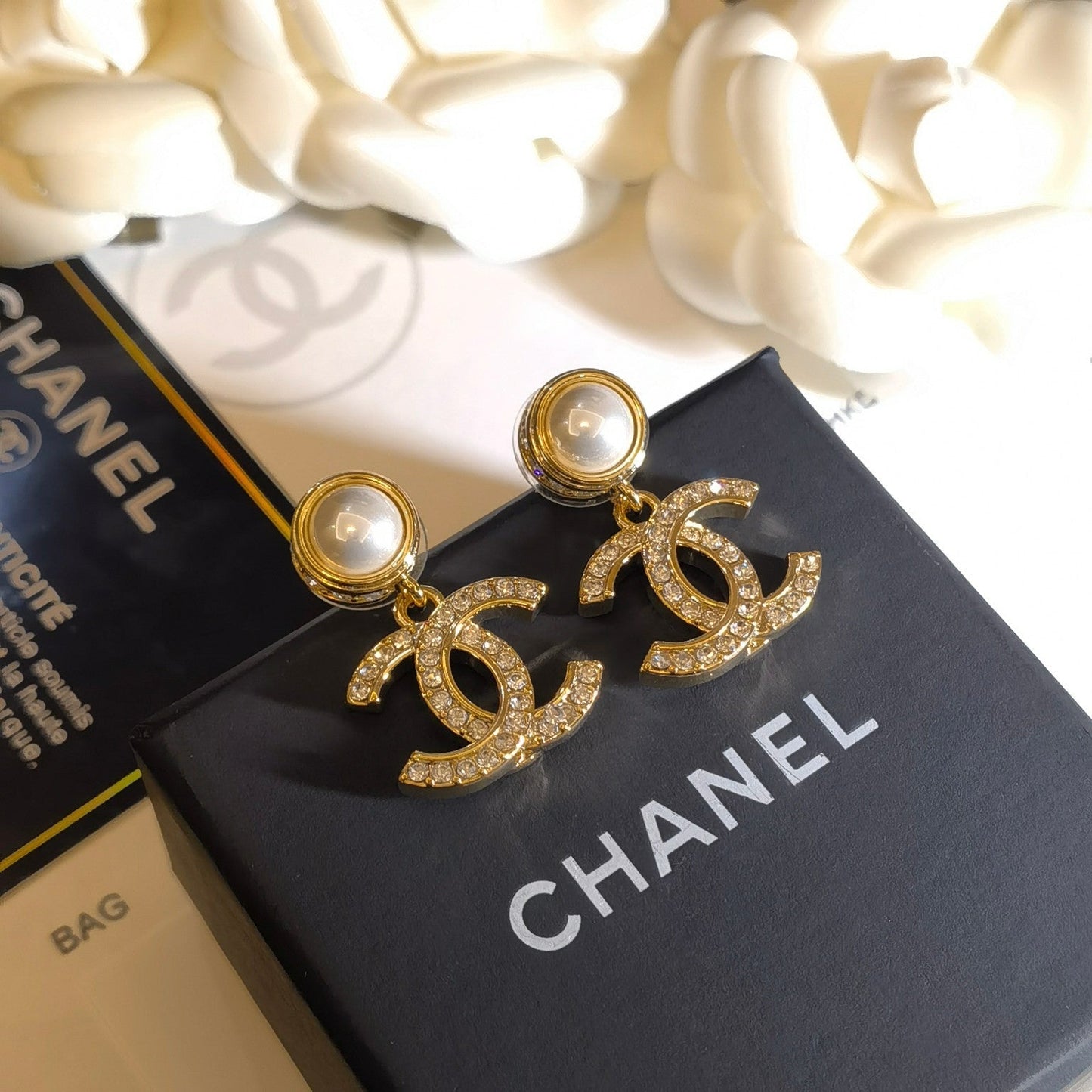 Pendientes Clásicos de Perlas y Diamantes Glitter