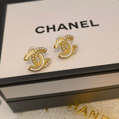 Pendientes de costura de perlas y diamantes de imitación de moda