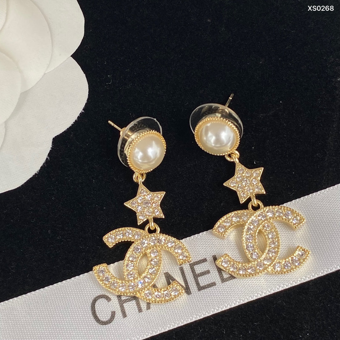 Pendientes de Letra con Estrella de Zirconia Brillante