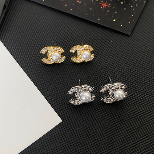 Boucles d'oreilles clous rétro mini perles