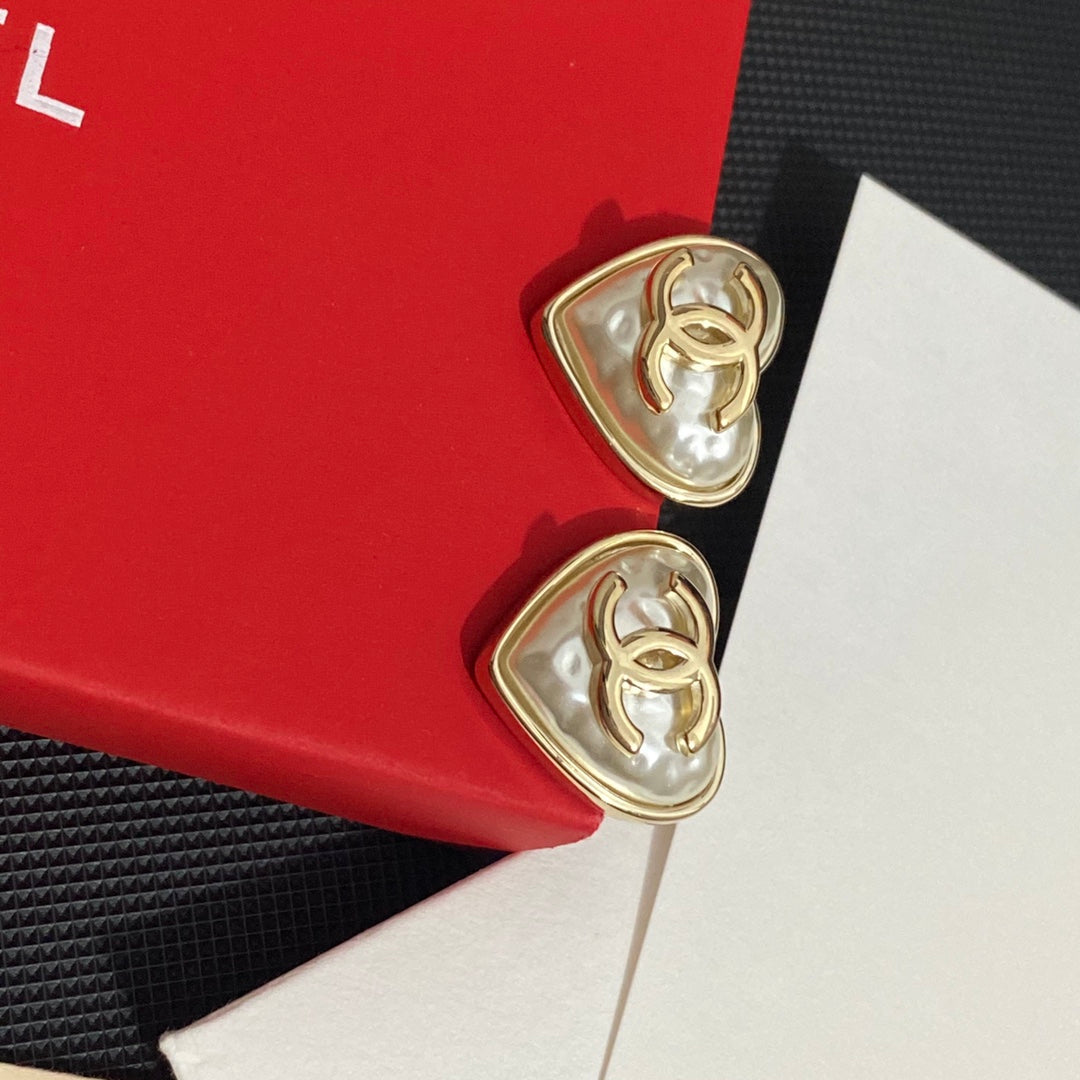 Pendientes de botón con forma de corazón de perla vintage