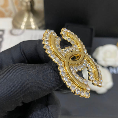 Broche de oro con diamantes de talla brillante de primera calidad