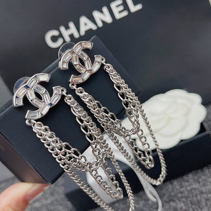 Boucles d'oreilles pendantes chaîne et diamants de cristal