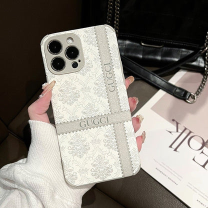 Estuche de cuero repujado