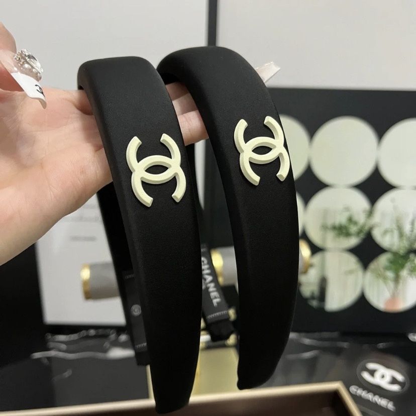 Diadema elegante de satén