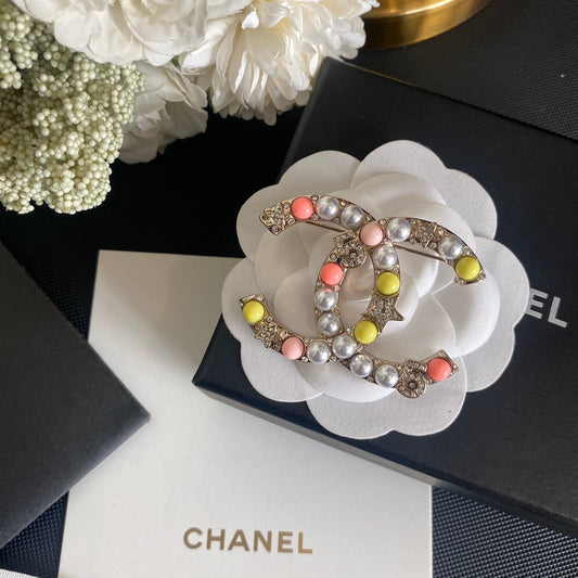 Broche colorée porte-bonheur 5 étoiles
