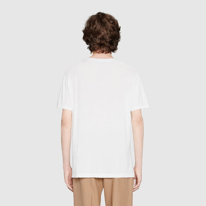 T-shirt à rayures rouges et vertes
