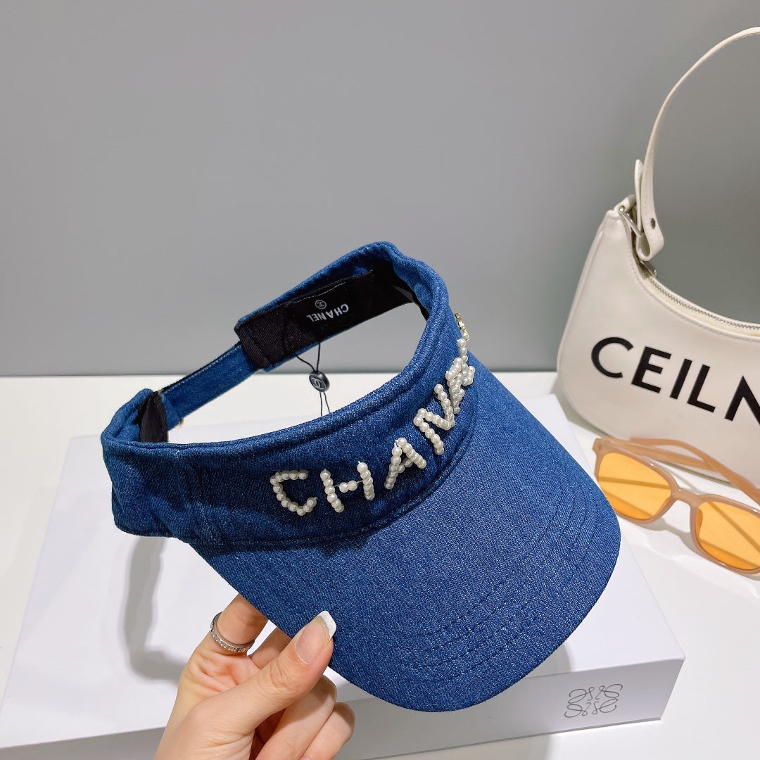Gorra vacía vaquera con perlas del abecedario