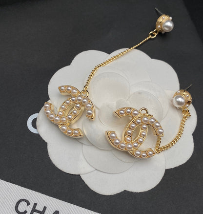 Boucles d'oreilles pendantes alphabet perle