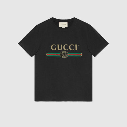 T-shirt à rayures rouges et vertes