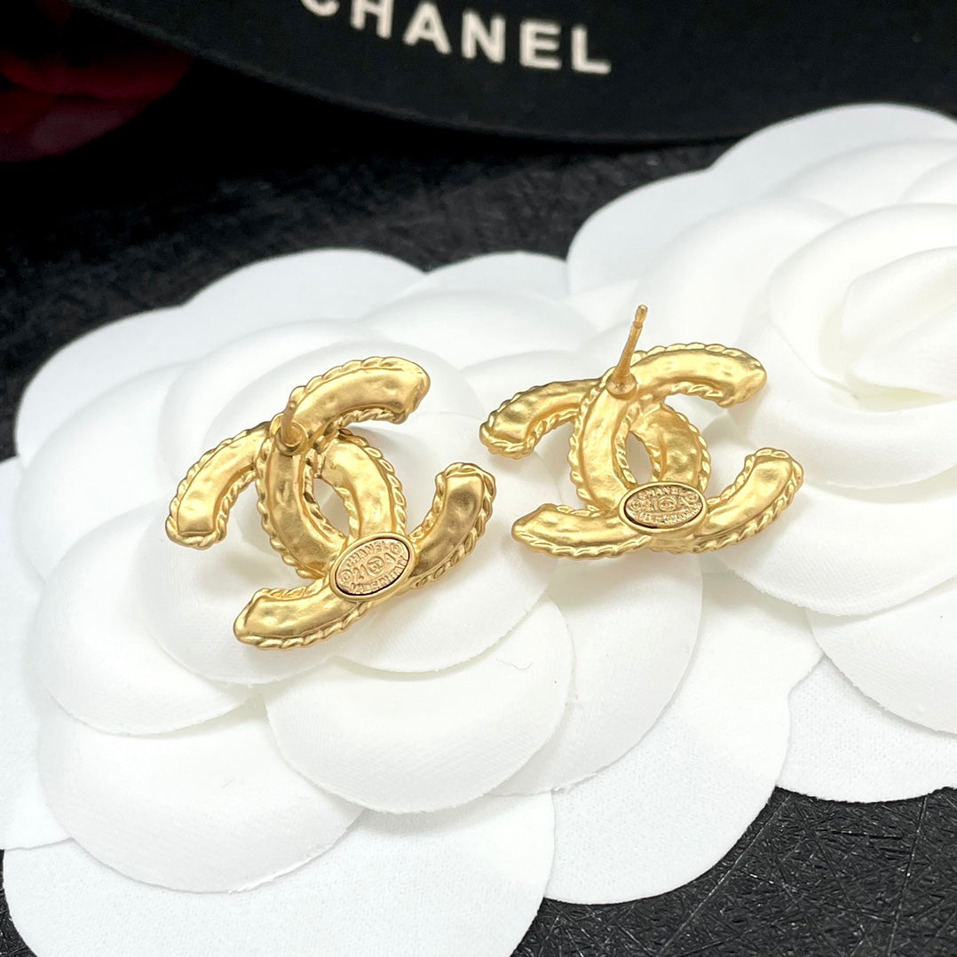 Pendientes de oro con diamantes engastados