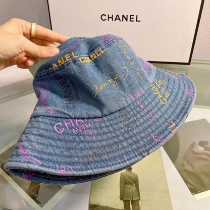Chapeau seau avec motif lettres tendance