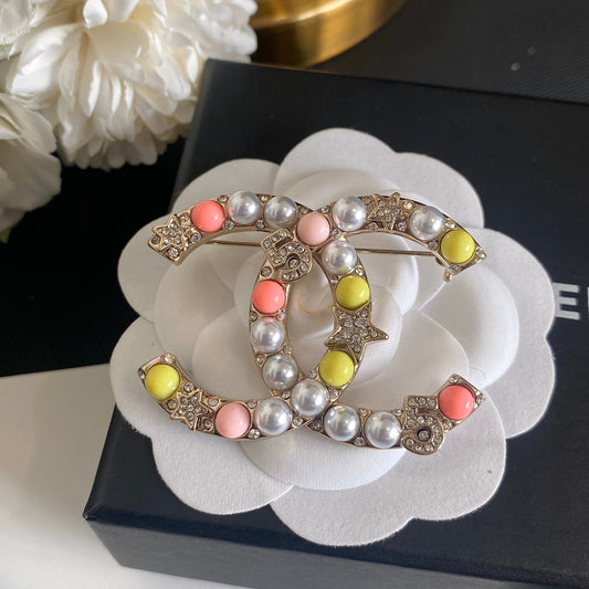 Broche colorée porte-bonheur 5 étoiles