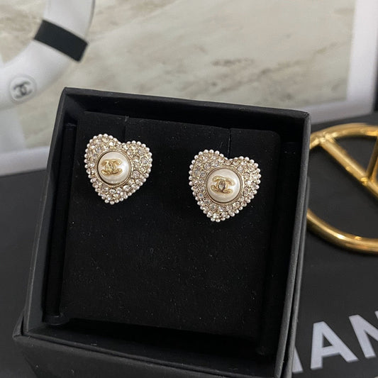 Pendientes de botón vintage con forma de corazón y diamantes