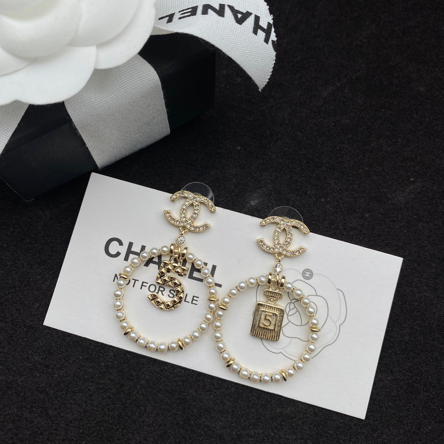 Pendientes de perlas con colgante de botella de perfume Lucky 5