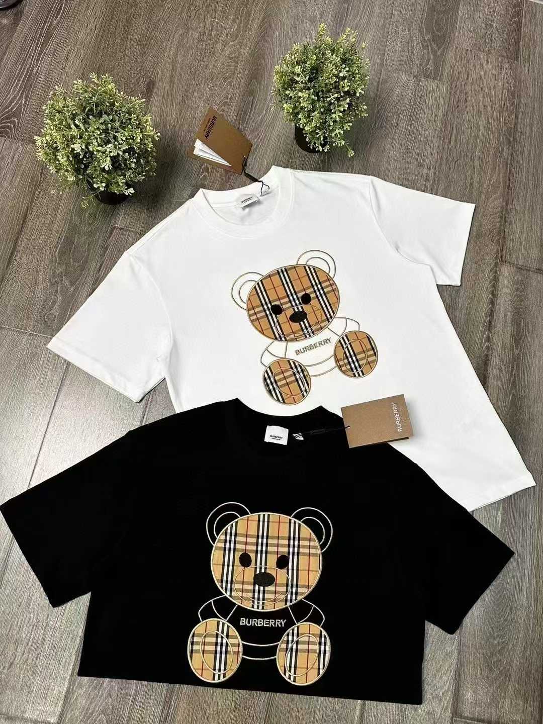 Camiseta de oso bordado
