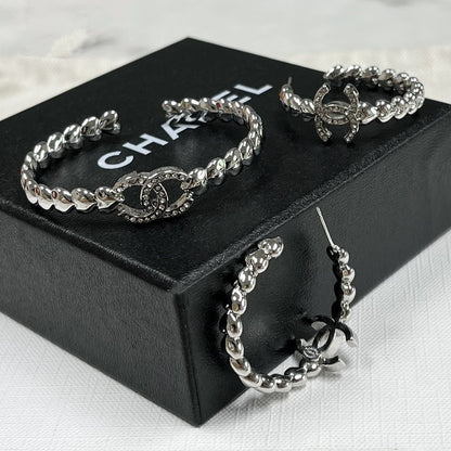 Boucles d'oreilles créoles logo en cristal