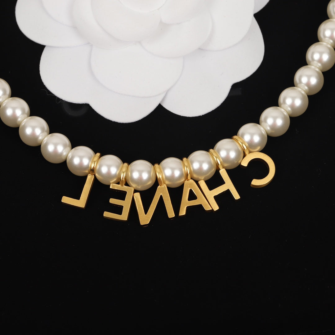 Collar Pendiente de Perla con Letra