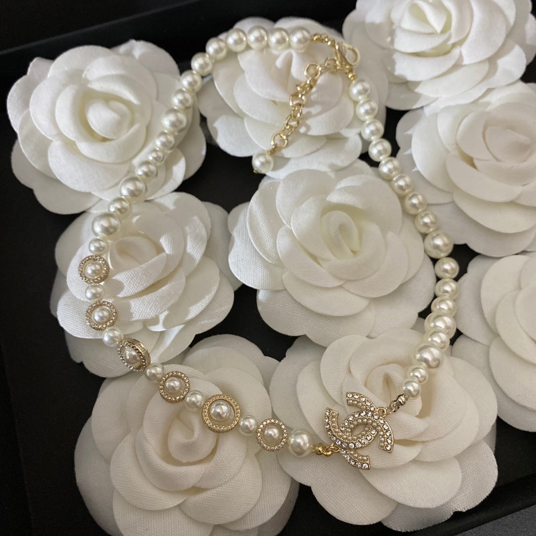 Collar de perlas con colgante de diamante de moda