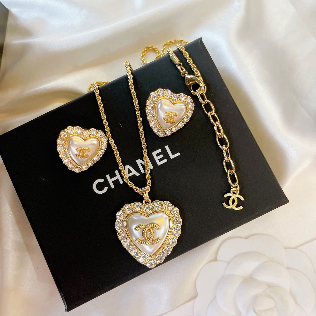Conjunto de pendientes y collar de corazón con perlas y diamantes vintage