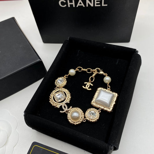 Pulsera Ajustable Noble con Perlas y Diamantes