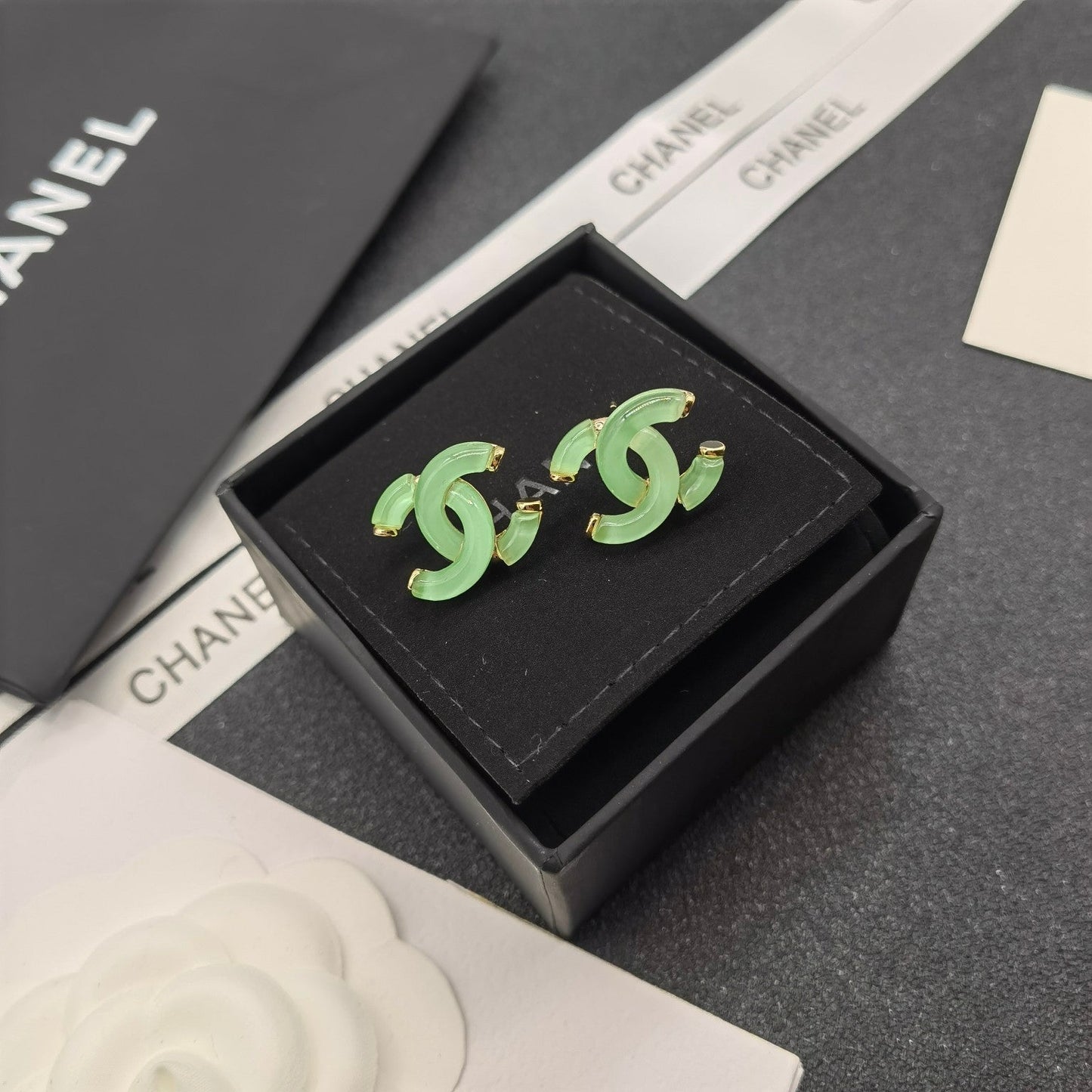 Pendientes de resina con letras vintage