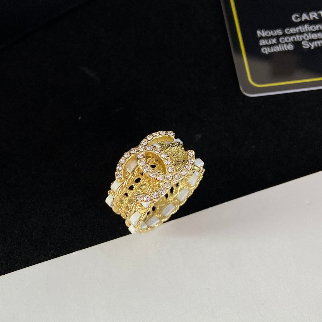 Anillo de cuero con temperamento fuerte