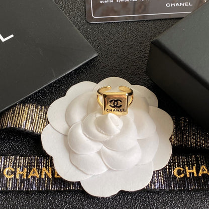 Anillo Abierto Cuadrado con Temperamento