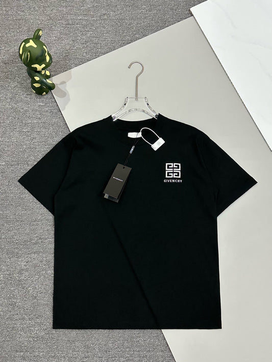 1105 Camiseta clásica nueva con monograma estampado