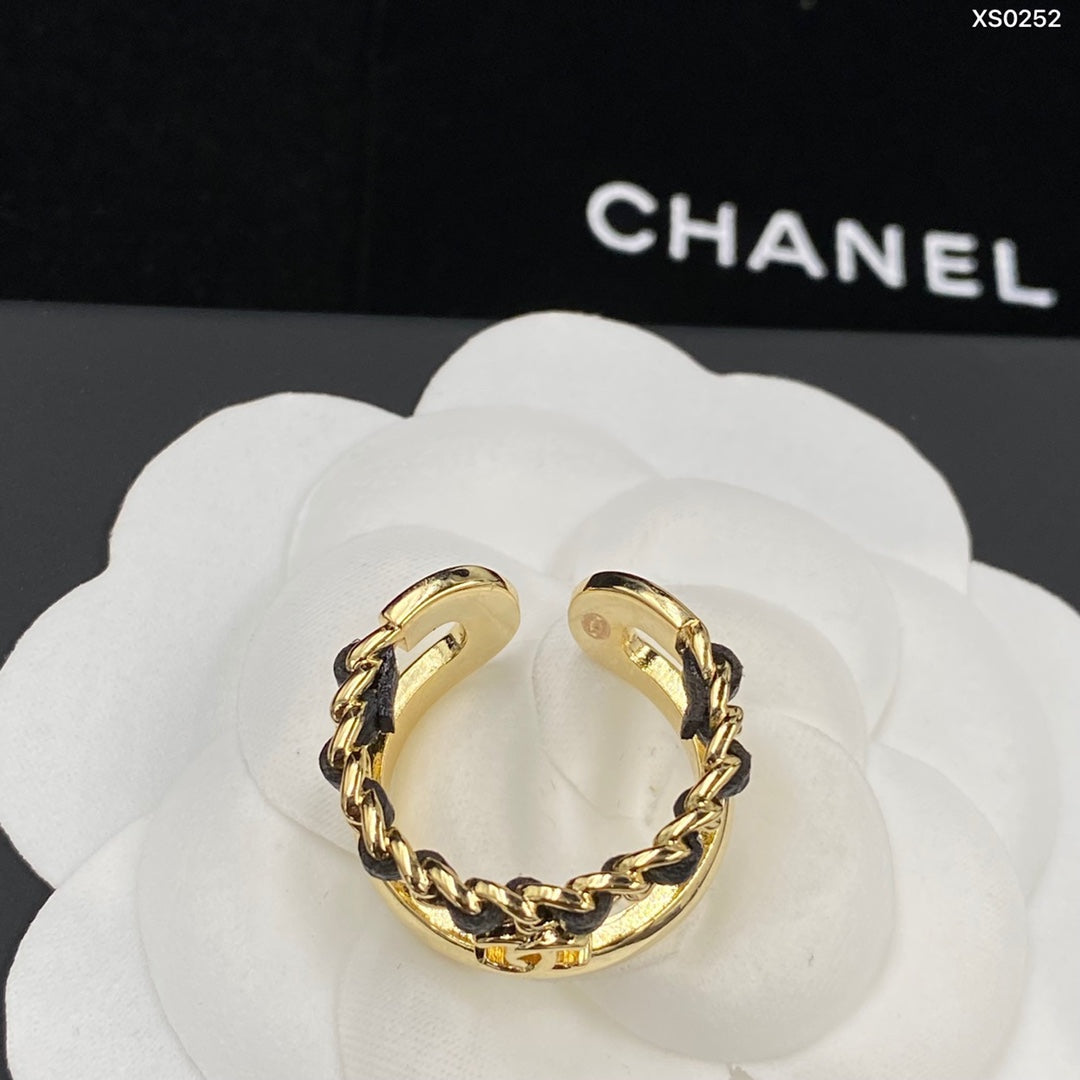 Anillo abierto de cuero con tira de temperamento