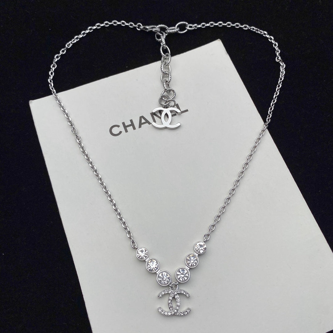 Juego de collar y pendientes de cristal de diamante