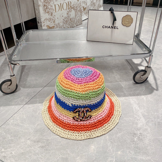 Chapeau seau de vacances en paille color-block arc-en-ciel