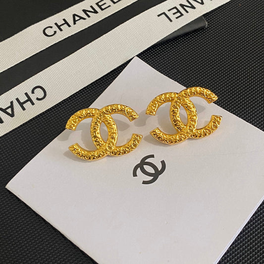 Boucles d'oreilles clous texte texturées de qualité supérieure