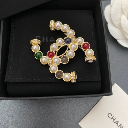 Broche de Perlas y Diamantes de Colores