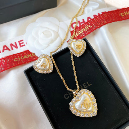 Conjunto de pendientes y collar de corazón con perlas y diamantes vintage