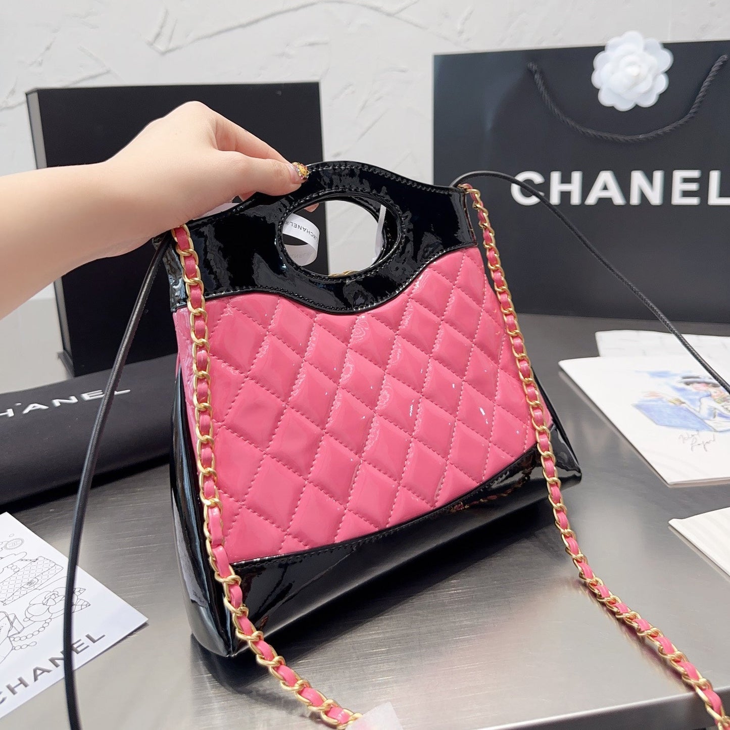 31 Bolso de compras de charol