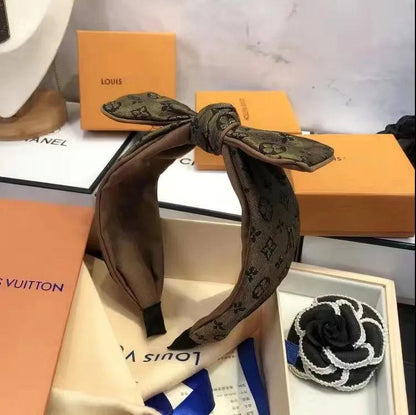Diadema con lazo bordado estampado