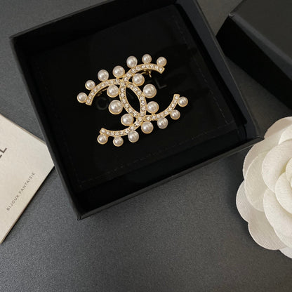 Broche de moda clásico