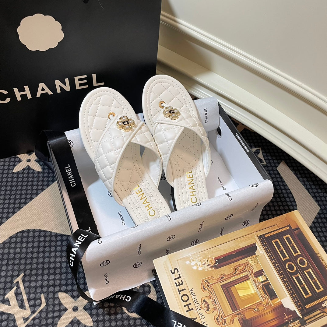 Chanclas de lazo con perlas