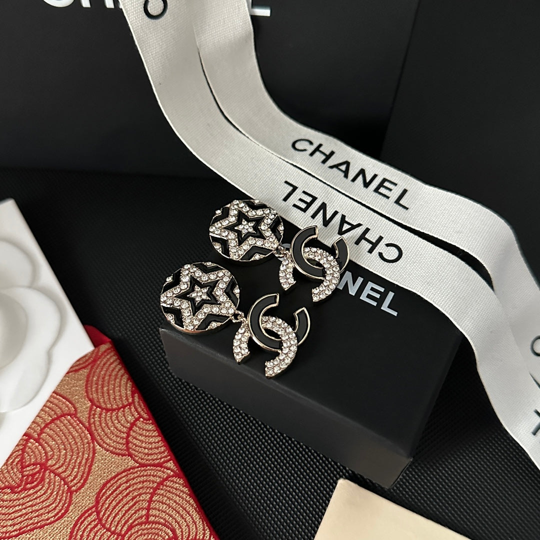 Aretes negros con paneles y diamantes de imitación