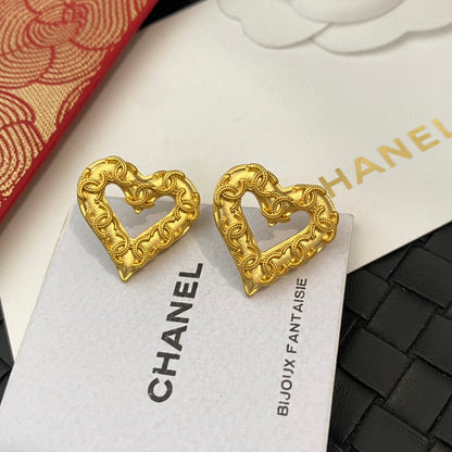 Pendientes vintage de corazón dorado