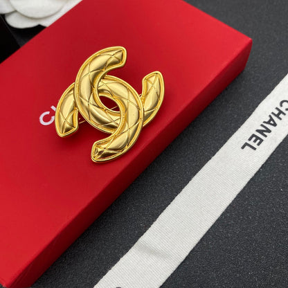 Broche con Patrón de Rombos