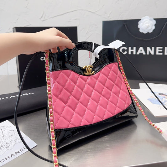 31 Sac shopping en cuir verni