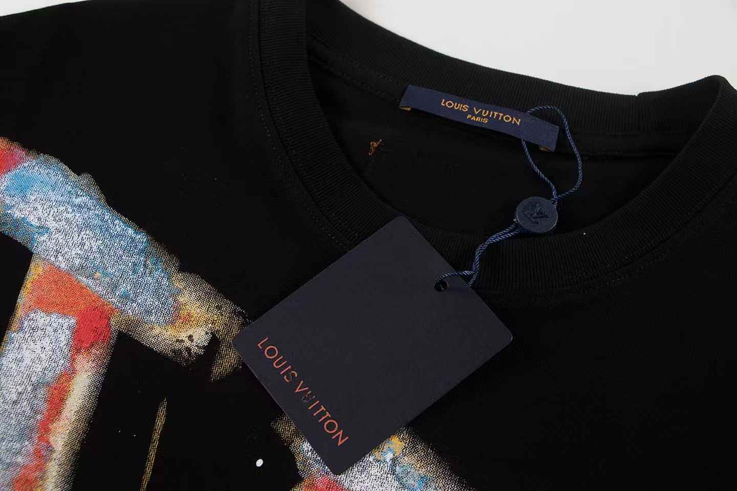 Camiseta estampada de colores nueva